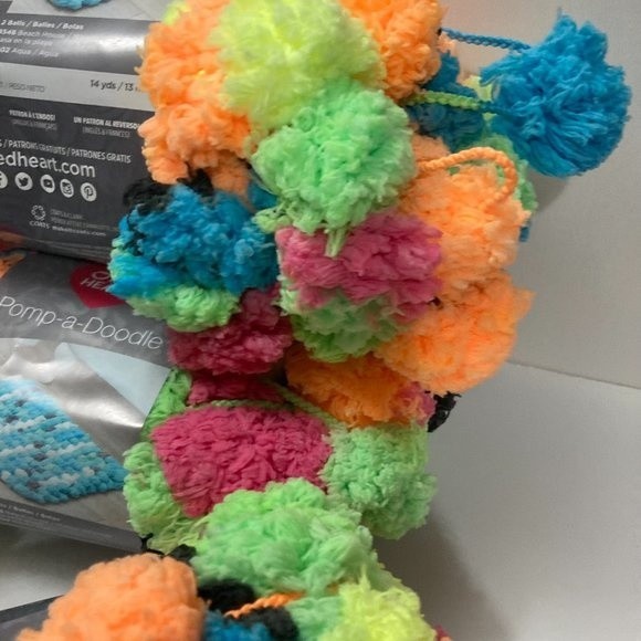 Red Heart Pomp A Doodle Jumbo Yarn Bright Lights Neon Black Pom Pom - Picture 10 of 13